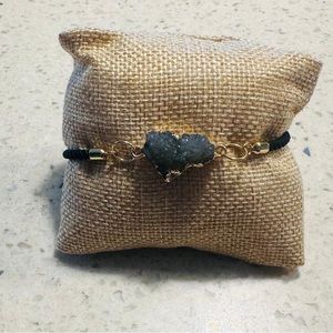 Adjustable bracelet with quartz grey gold and black